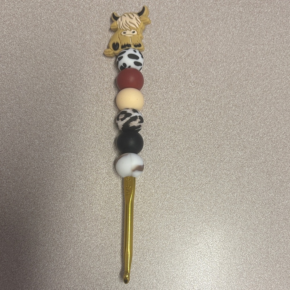 Ergonomic Crochet hook 5mm Highland Cow